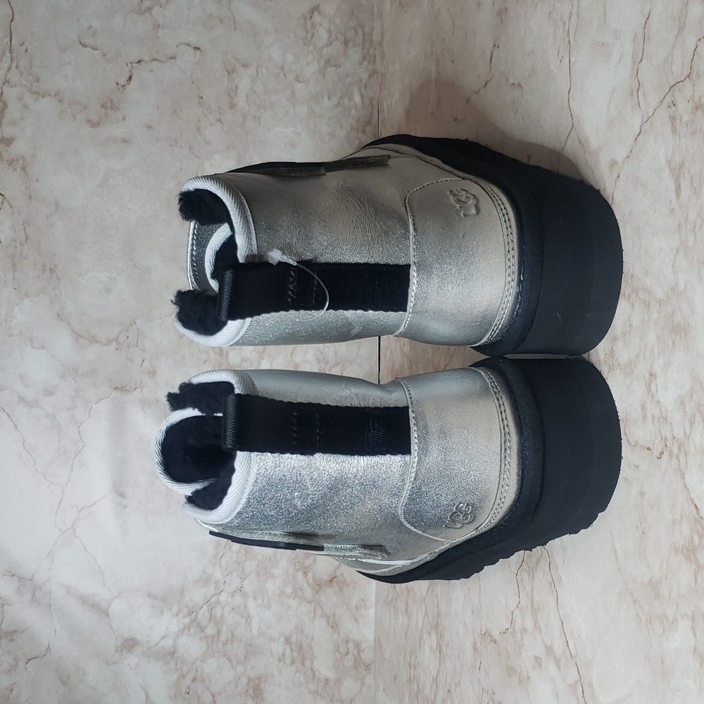 UGG Silver Boots with Black platform - Picture 4 of 9